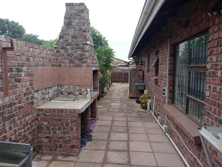 5 Bedroom Property for Sale in Wavecrest Eastern Cape